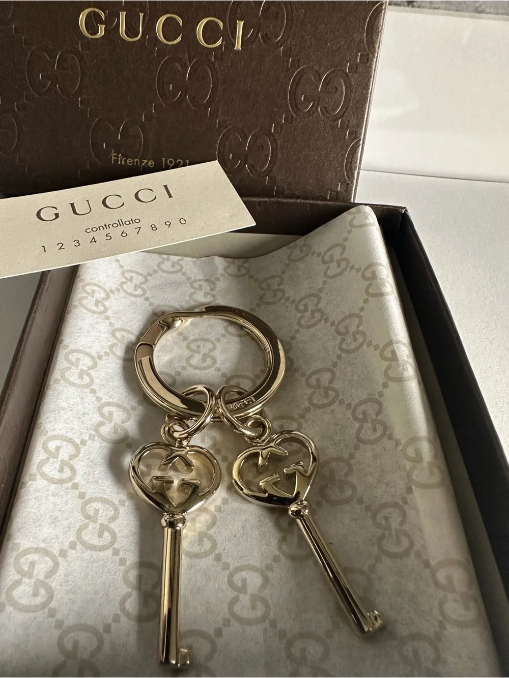 Gucci Interlocking GG Double Heart Key Ring Bag Charm Gold Tone with Box